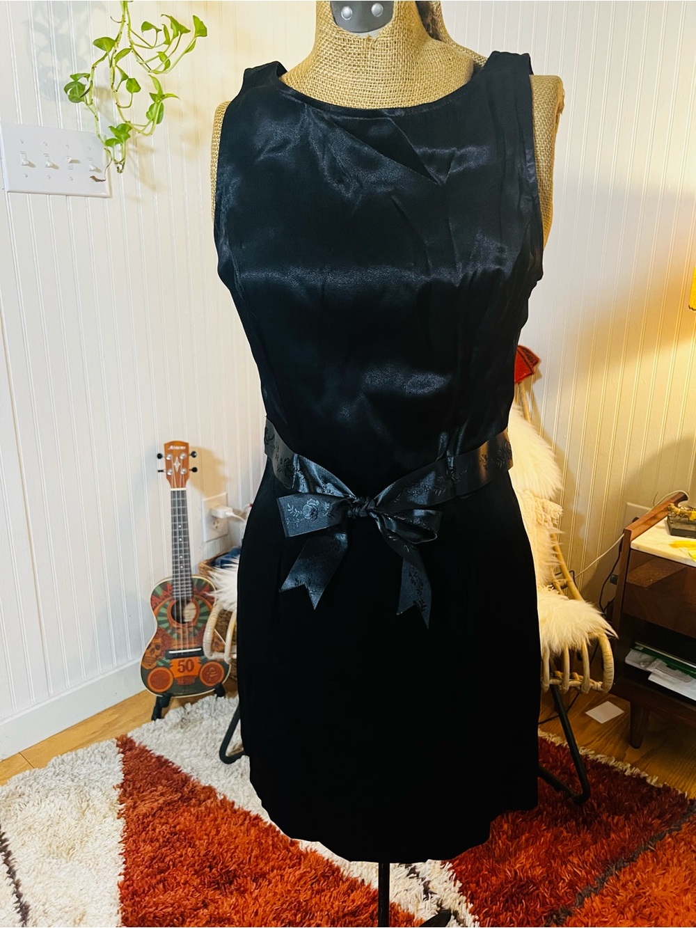 VTG Classic Black Satin Bow-Accent Sleeveless Dress